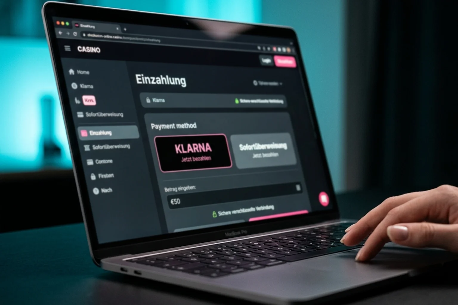 Kassenbereich eines Online-Casinos mit dem schwarz-rosa Klarna-Bezahlbutton an der Stelle des früheren orangefarbenen Sofort-Buttons